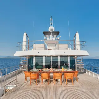 Upper deck