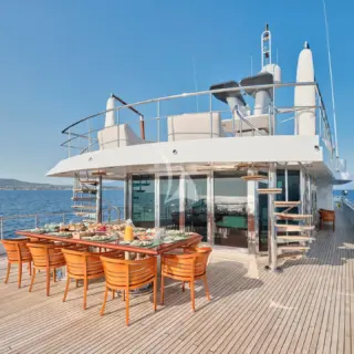 Upper deck