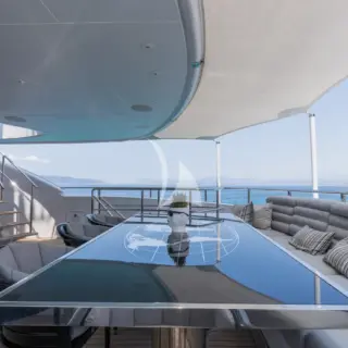 Upper deck