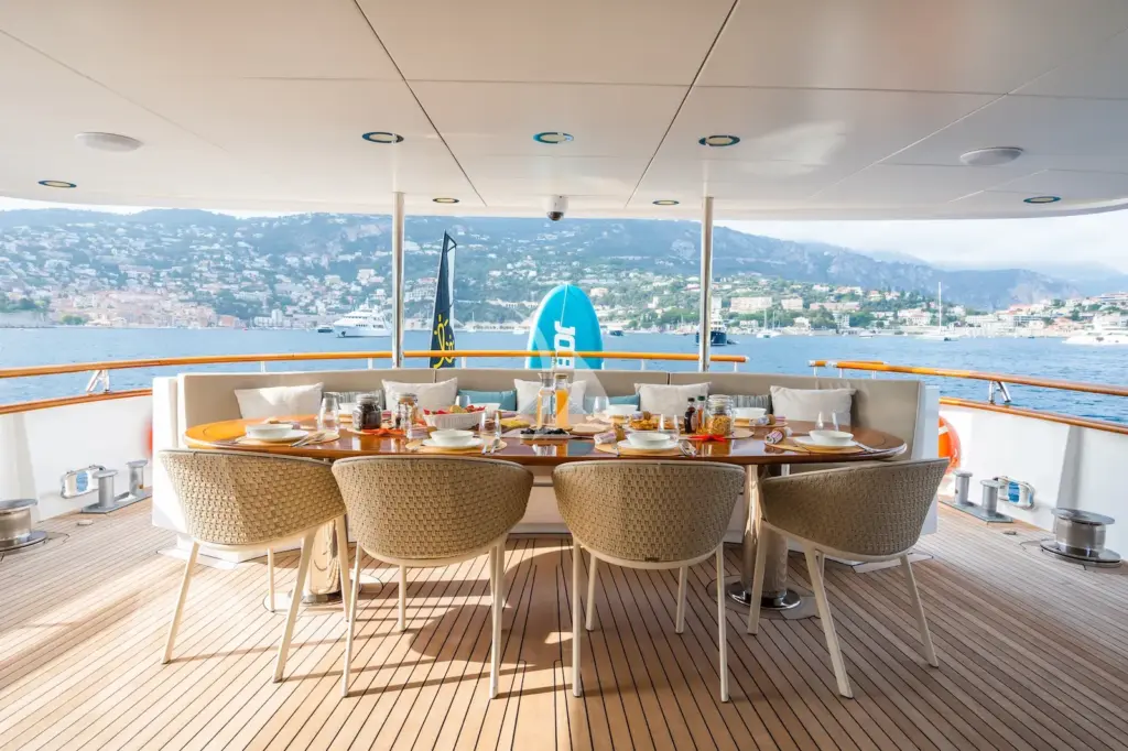 CORNELIA - Main deck aft al fresco dining