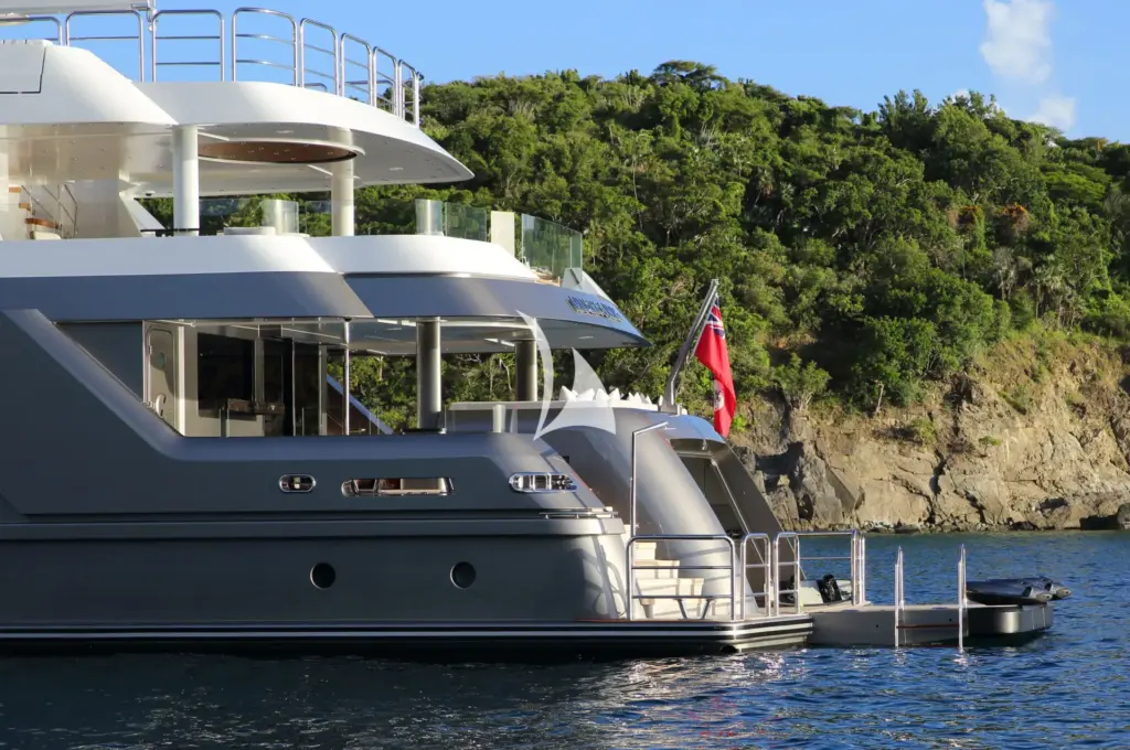 MUCHOS MAS - Main deck aft & beach club