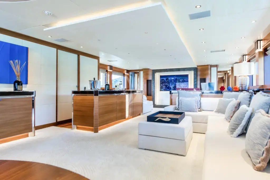 SILVER WIND - Main saloon