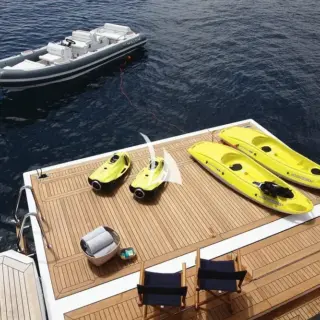Watersports & toys