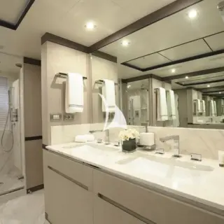 Master en suite bathroom
