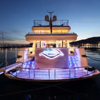 BEATRIX by night