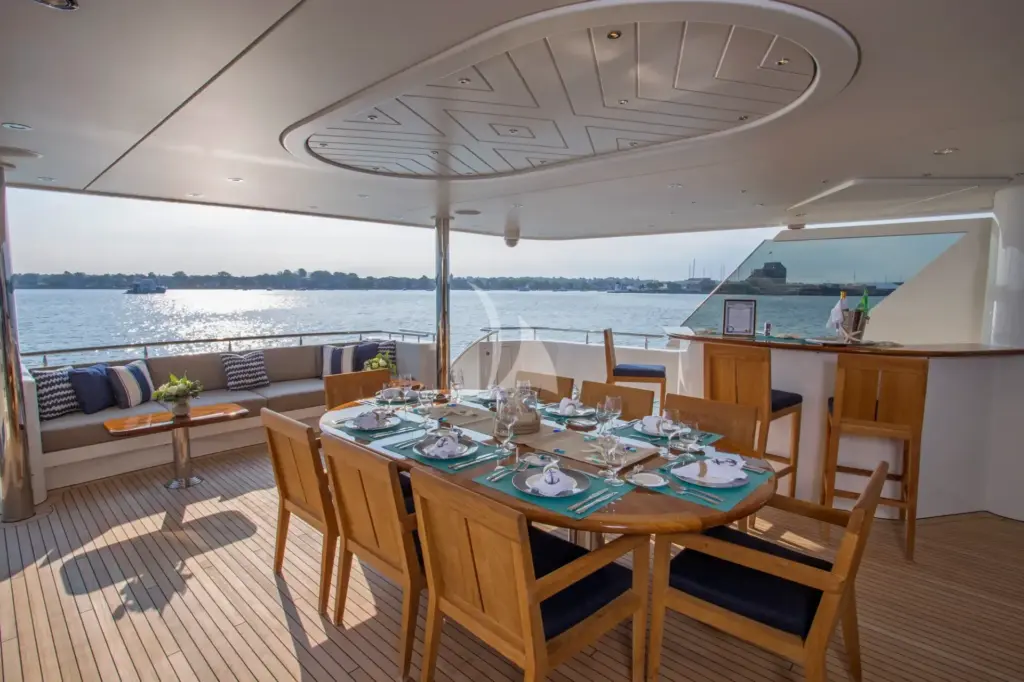 Far Niente - Aft deck dining