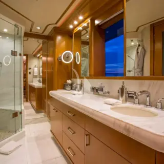 Master en-suite Bathroom