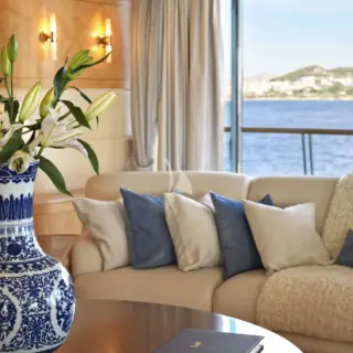 Upper Lounge