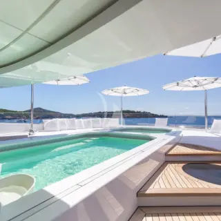 Sundeck Pool & Jacuzzi