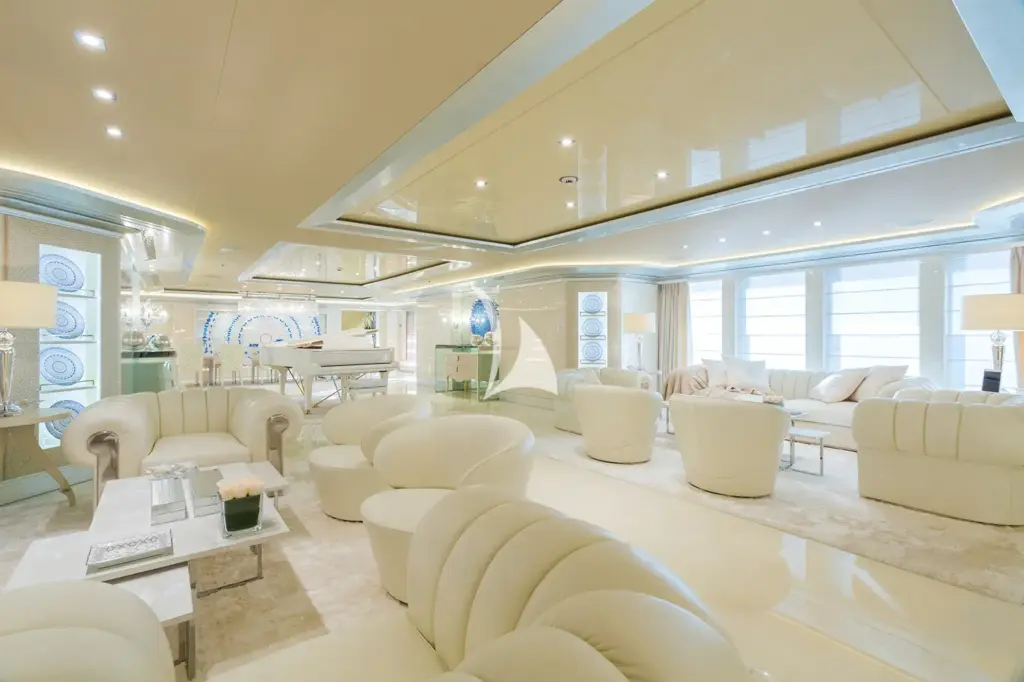 LADY LARA - Main Salon