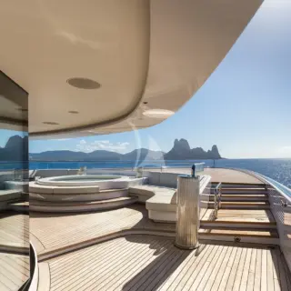 Upper Deck / Master Jacuzzi