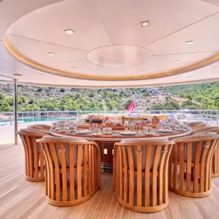 Upper deck dinning