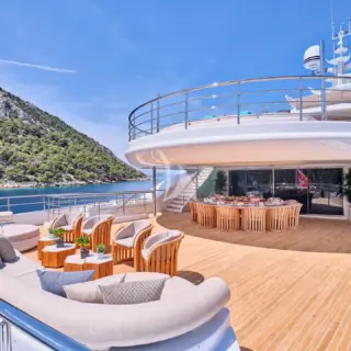Upper deck
