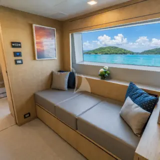 'H - Entrance to Master Stateroom