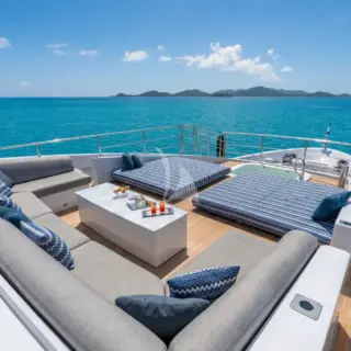 'H - Bow seating with breathtaking views