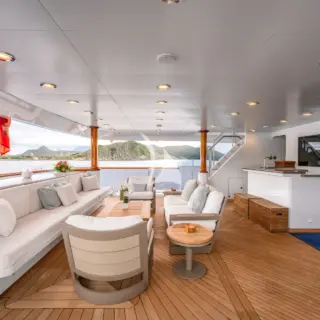 DIRT POOR - Aft deck