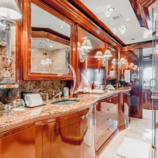 DIRT POOR - Master Cabin Ensuite