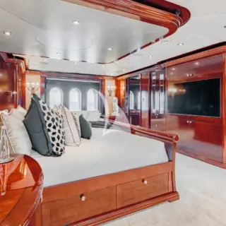 DIRT POOR - Master Cabin