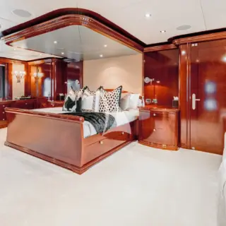 DIRT POOR - Master Cabin