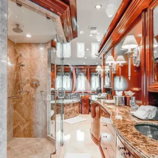 DIRT POOR - Master Cabin Ensuite