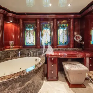 Main cabin- ensuite