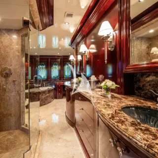 Main cabin- ensuite