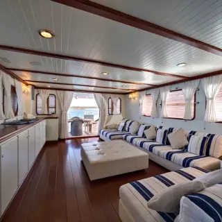 Salon looking aft