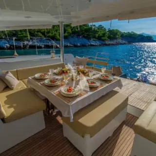 FLO - Aft deck lunch served