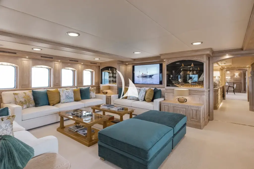 NERO - Main deck lounge