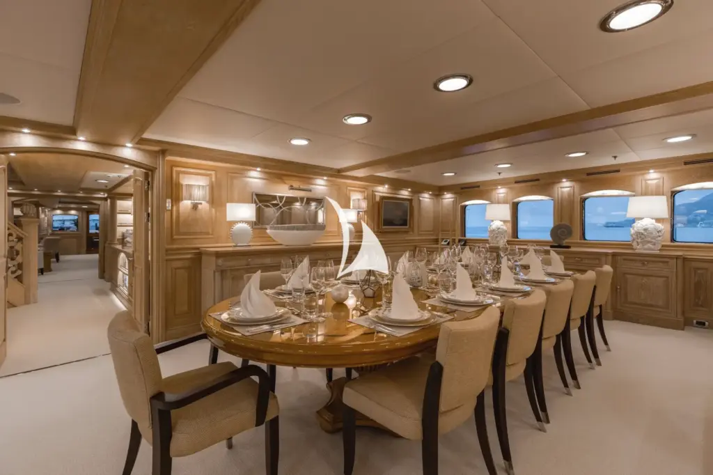 NERO - Main deck dining