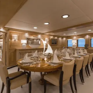 Main deck dining