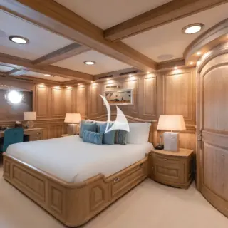 Guest double cabin