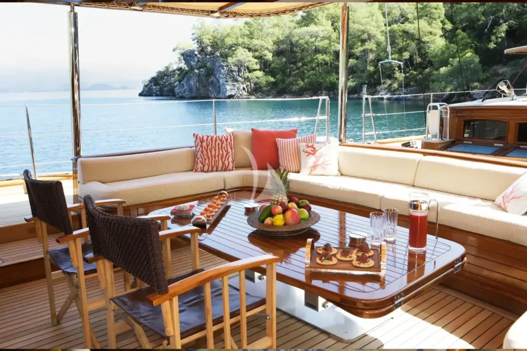 EUGENIA VII - Aft Deck