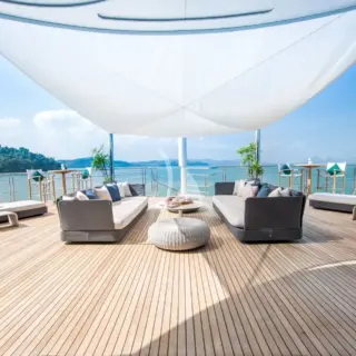 Upper deck