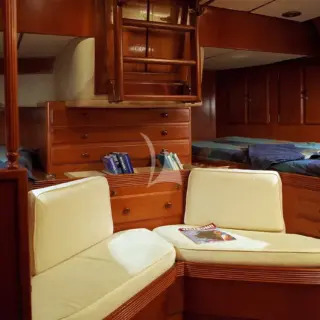 Stern twin cabin