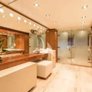 Primary Stateroom - En Suite Bathroom