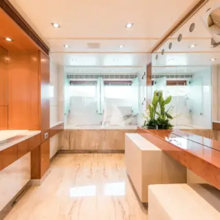 Primary Stateroom - En Suite Bathroom