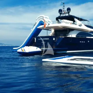 Lady Amanda - Exterior with ocean pool