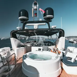 Flybridge Jacuzzi