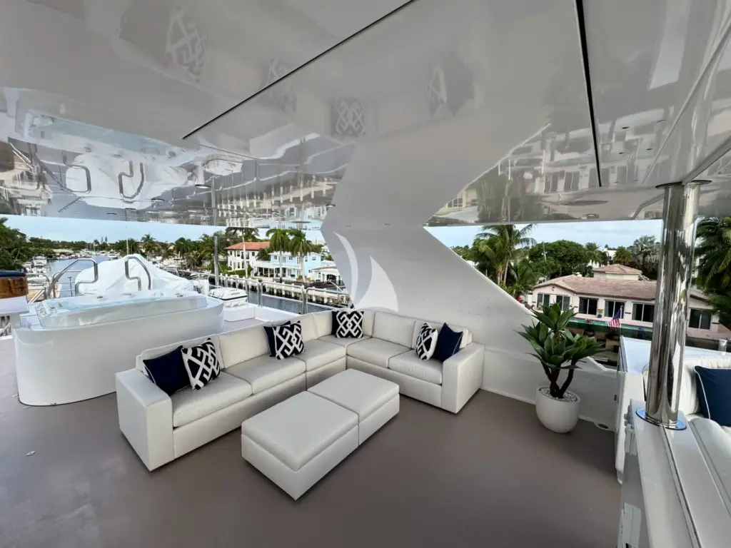 SEA CLASS - Sun Deck Lounge