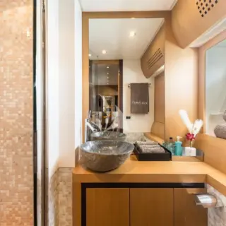 XAMAN - Twin cabin bathroom