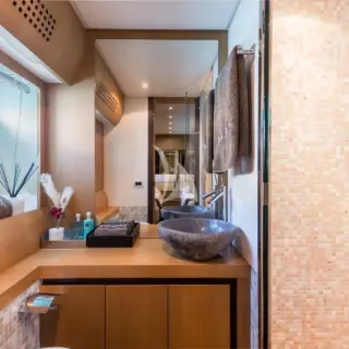 XAMAN - Twin cabin bathroom