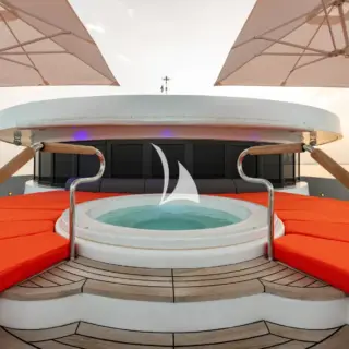 Upper deck jacuzzi