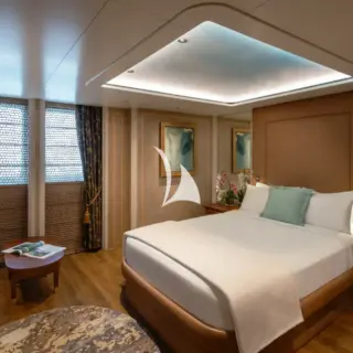 Upper deck double cabin