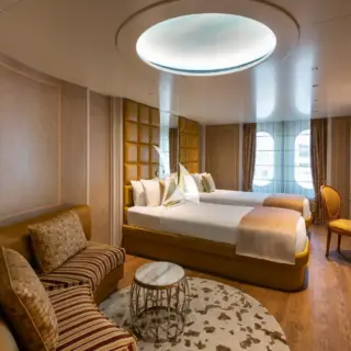 Main deck twin cabin
