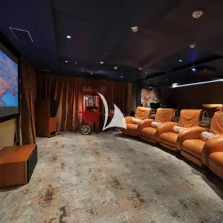Upper deck cinema