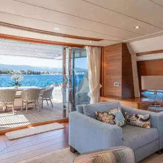 LADY EMMA - Main Salon