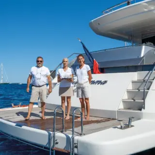 LADY EMMA - Crew Welcome