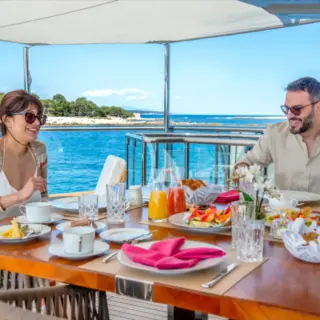 IMPERIAL PRINCESS BEATRICE - Upper Deck Breakfast