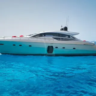 LEGENDARY - At anchor